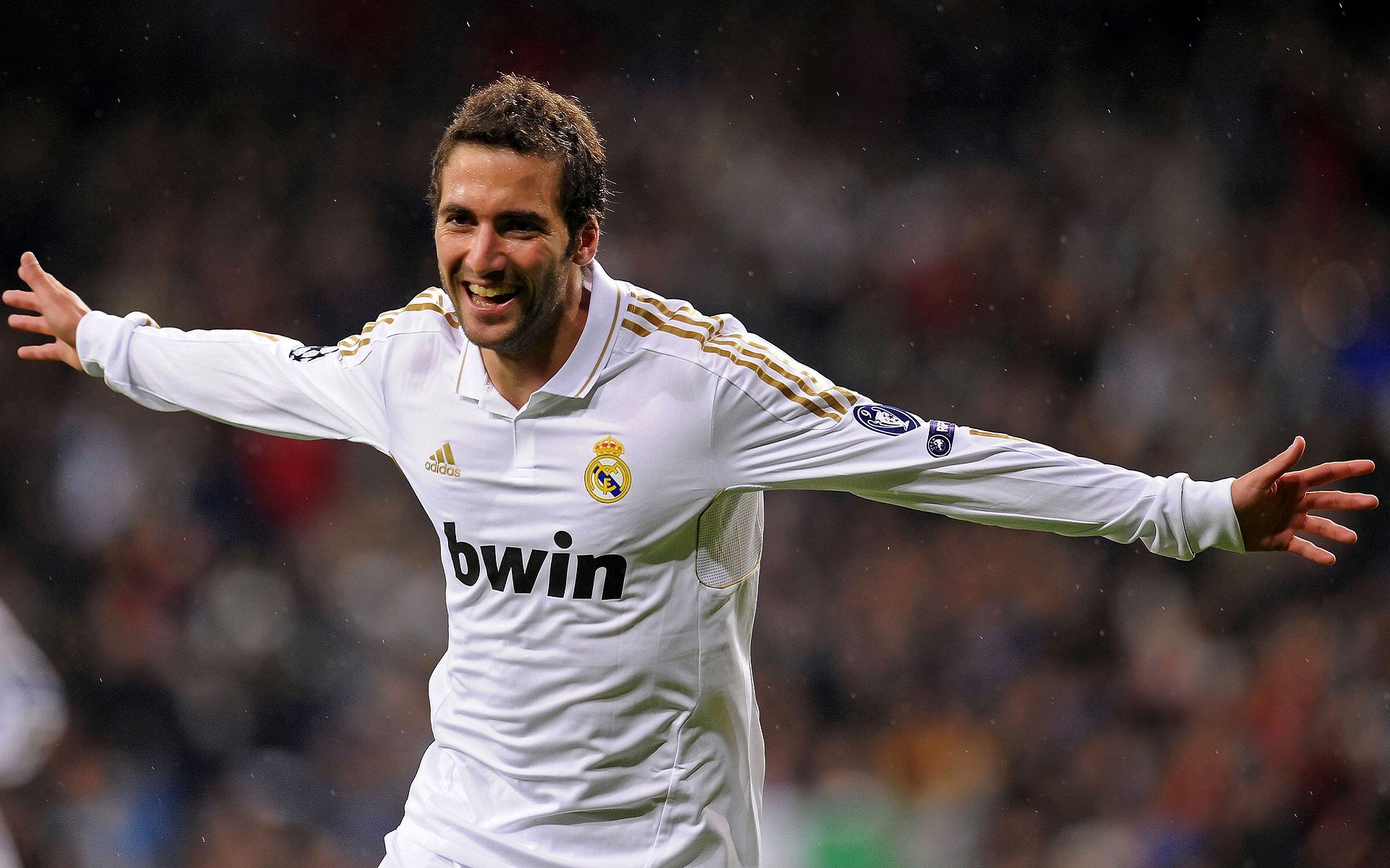 Uzi意外战胜巴黎圣日耳曼，刷新纪录引爆全场！热度持续攀升