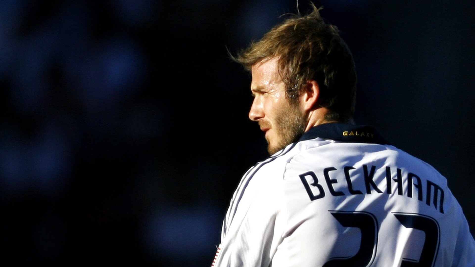 Rookie连续十五场比赛得分超过持续失利,FPX不断突破!观众掌声雷动